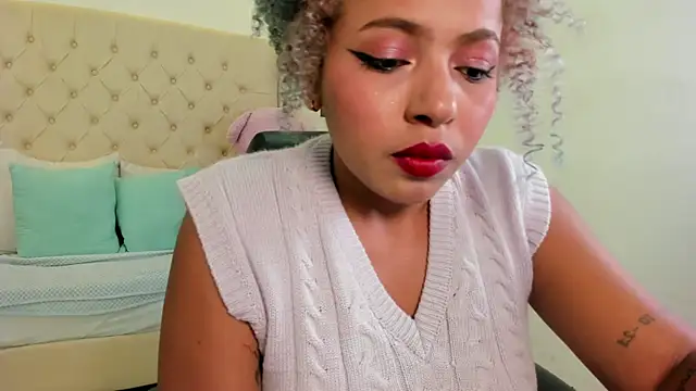 momo ayasse online show from January 5, 2026, 10:02 pm