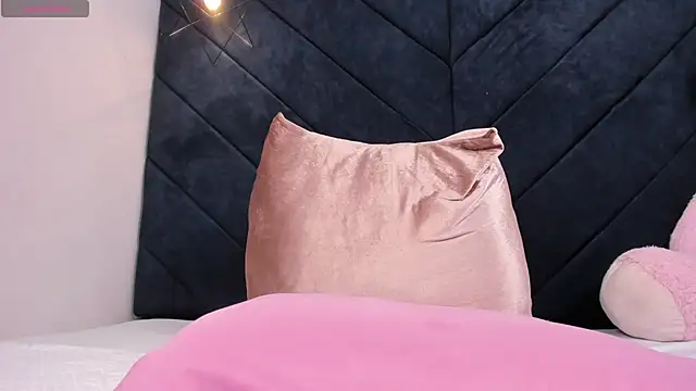 Snapshot of momo_ayasse chatting on February 17, 2026, 4:09 am momo ayasse online show from February 17, 2026, 4:09 am