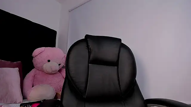 Snapshot of momo_ayasse chatting on February 28, 2026, 3:40 am momo ayasse online show from February 28, 2026, 3:40 am