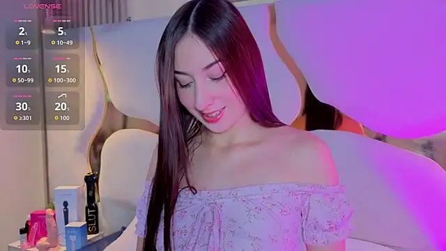 SofiJones  online show from December 4, 2025, 9:12 pm