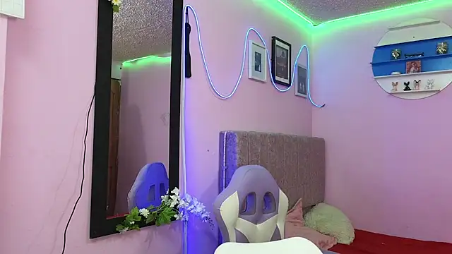 Snapshot of MiSofialeal chatting on September 24, 2025, 8:01 pm MiSofialeal online show from September 24, 2025, 8:01 pm