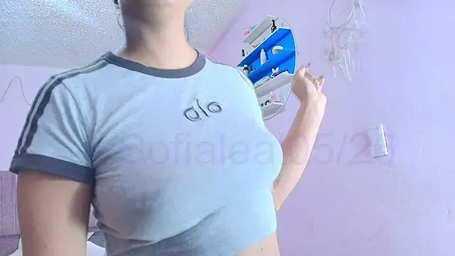 MiSofialeal online show from May 27, 2026, 6:27 pm