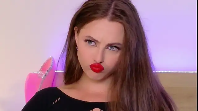 Sienna Voss online show from October 4, 2025, 9:46 pm