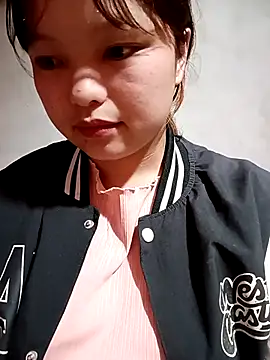 XoiXoi232 online show from October 25, 2025, 1:40 pm