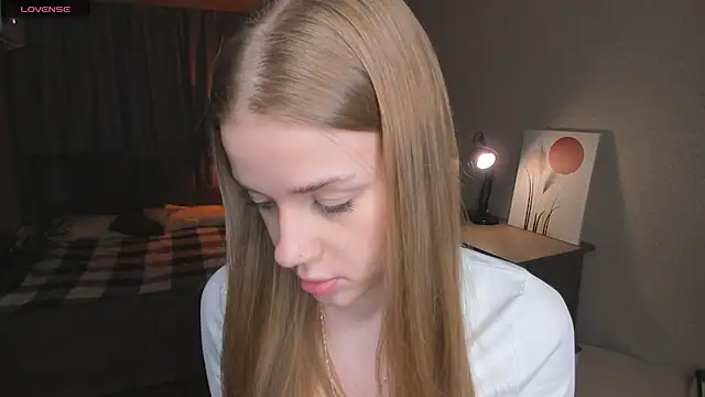 OdellaFrake online show from November 21, 2025, 7:34 pm