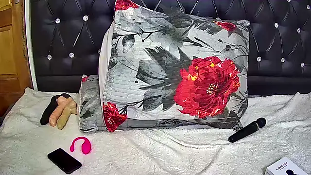 Snapshot of blueyXxX chatting on October 25, 2025, 12:07 am blueyXxX online show from October 25, 2025, 12:07 am