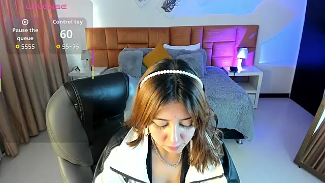 Catti Brie online show from October 22, 2025, 11:54 am