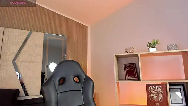 Axel grey  online show from April 10, 2026, 12:43 pm