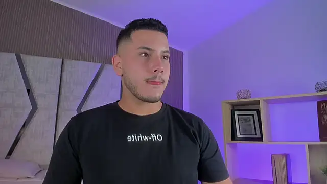 Snapshot of Axel_grey_ chatting on May 26, 2026, 12:34 pm Axel grey online show from May 26, 2026, 12:34 pm