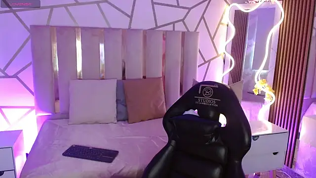 Snapshot of CYRUS_TAY chatting on March 4, 2026, 12:55 pm CYRUS TAY online show from March 4, 2026, 12:55 pm