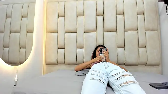 Snapshot of GabyAndHugo chatting on October 8, 2025, 12:47 pm GabyAndHugo online show from October 8, 2025, 12:47 pm