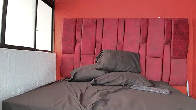 LilithVibe  online show from December 19, 2025, 1:29 pm