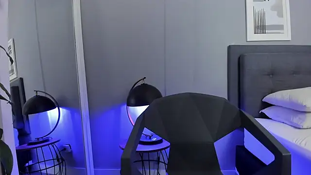 Tylerffoxx online show from November 4, 2025, 8:08 pm