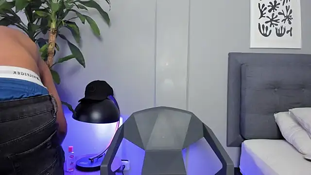 Tylerffoxx online show from April 10, 2026, 9:08 pm