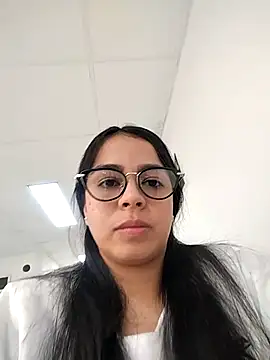 NatashaRose18 online show from November 6, 2025, 8:10 pm