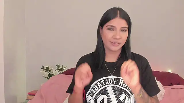 Snapshot of Laura-angeel chatting on October 30, 2025, 7:03 pm Laura-angeel online show from October 30, 2025, 7:03 pm