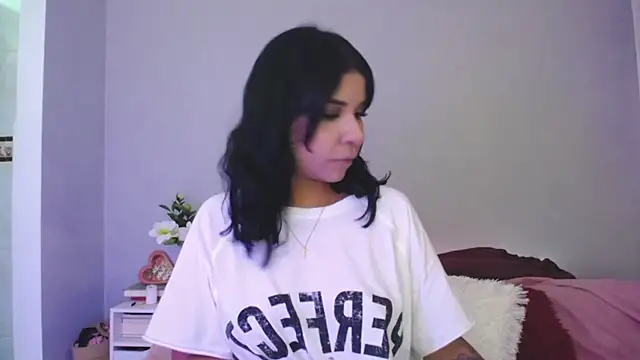 Snapshot of Laura-angeel chatting on November 18, 2025, 10:36 pm Laura-angeel online show from November 18, 2025, 10:36 pm