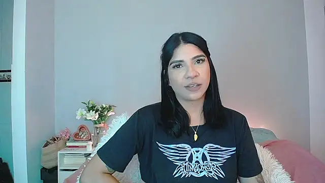 Snapshot of Laura-angeel chatting on November 24, 2025, 7:02 pm Laura-angeel online show from November 24, 2025, 7:02 pm