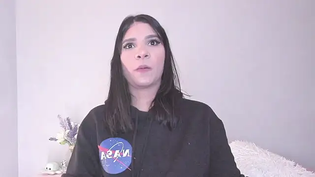 Snapshot of Laura-angeel chatting on February 7, 2026, 11:30 pm Laura-angeel online show from February 7, 2026, 11:30 pm