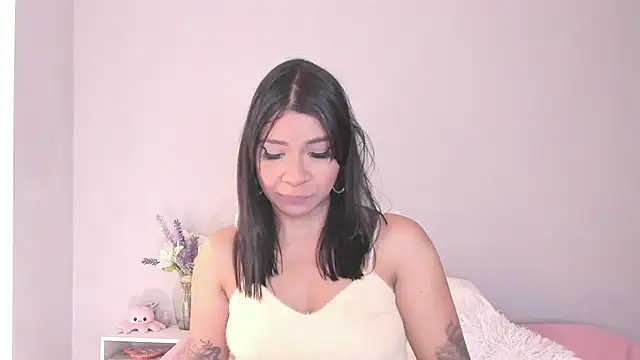 Snapshot of Laura-angeel chatting on February 9, 2026, 5:28 pm Laura-angeel online show from February 9, 2026, 5:28 pm