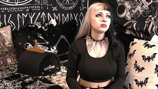 Snapshot of Paige_Turner chatting on April 4, 2026, 12:42 am Paige Turner online show from April 4, 2026, 12:42 am