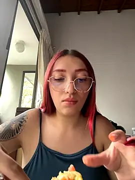 Snapshot of Paulina-Wells chatting on October 9, 2025, 9:57 pm Paulina-Wells online show from October 9, 2025, 9:57 pm