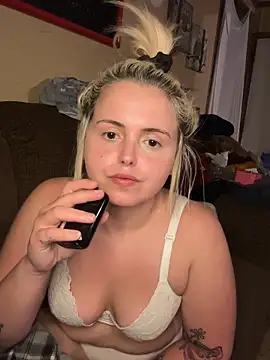 JuicyExxxperience online show from April 18, 2026, 7:07 pm