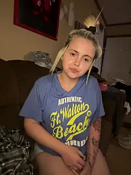 JuicyExxxperience online show from April 19, 2026, 12:26 pm