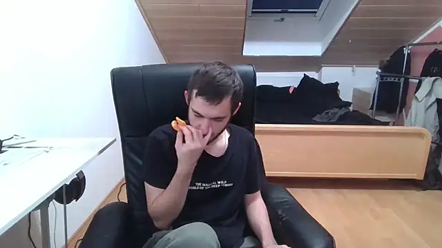 Snapshot of Bez3ybik chatting on October 28, 2025, 12:14 am Bez3ybik online show from October 28, 2025, 12:14 am