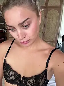 Snapshot of auriangel chatting on December 14, 2025, 4:29 am auriangel online show from December 14, 2025, 4:29 am