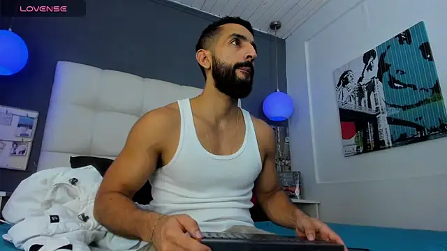 Yiyo10  online show from February 12, 2026, 4:18 am