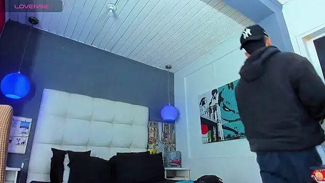 Yiyo10  online show from February 18, 2026, 5:14 am