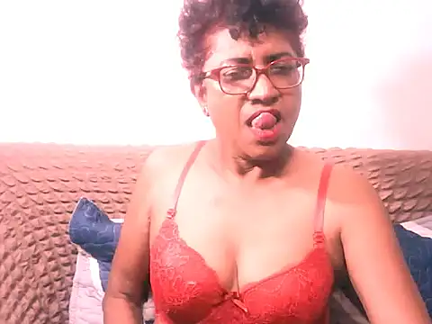 Snapshot of Indianredlily chatting on November 21, 2025, 8:35 am Indianredlily online show from November 21, 2025, 8:35 am