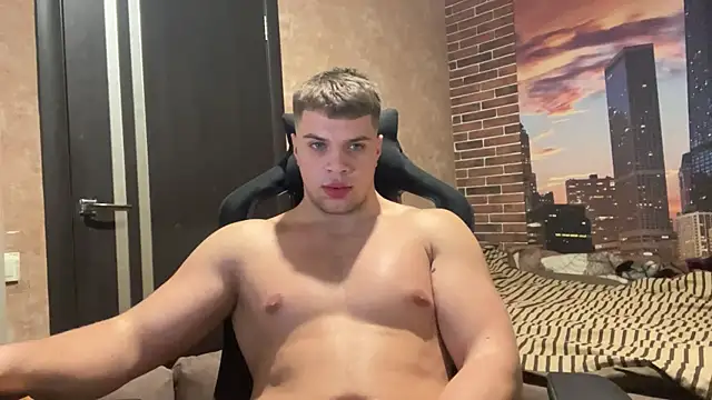 MusclePhantom online show from December 16, 2025, 10:04 pm