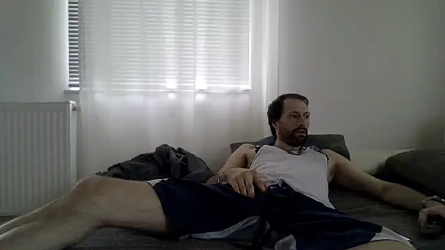 Snapshot of XLBarehengst chatting on October 7, 2025, 1:30 pm XLBarehengst online show from October 7, 2025, 1:30 pm