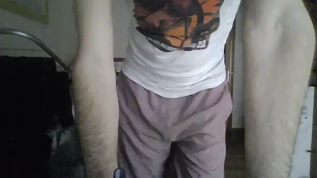 Snapshot of XLBarehengst chatting on December 17, 2025, 2:12 pm XLBarehengst online show from December 17, 2025, 2:12 pm