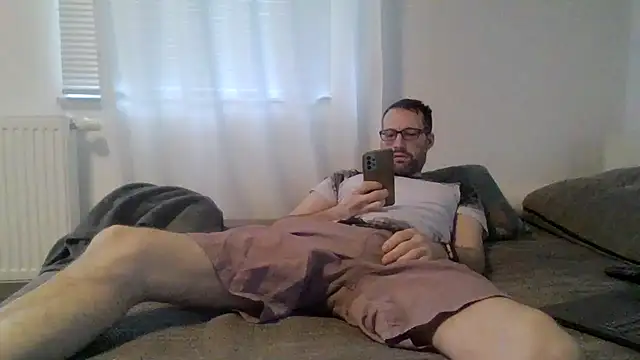 Snapshot of XLBarehengst chatting on February 20, 2026, 3:45 pm XLBarehengst online show from February 20, 2026, 3:45 pm