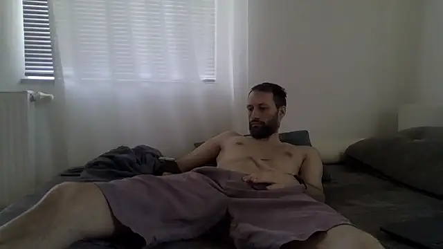 Snapshot of XLBarehengst chatting on March 6, 2026, 12:12 pm XLBarehengst online show from March 6, 2026, 12:12 pm