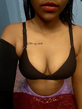 Snapshot of Ema-01 chatting on October 9, 2025, 5:22 pm Ema-01 online show from October 9, 2025, 5:22 pm