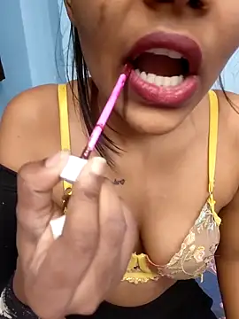 Snapshot of Ema-01 chatting on November 25, 2025, 9:42 am Ema-01 online show from November 25, 2025, 9:42 am