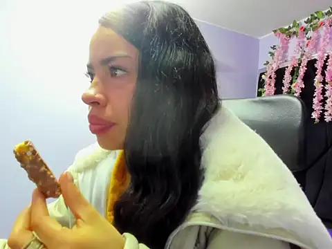 Nanis James online show from February 18, 2026, 2:29 am