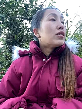 Huong-Ly online show from November 30, 2025, 9:46 am