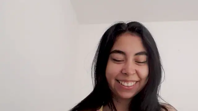 Snapshot of lily_robertss_ chatting on February 24, 2026, 2:59 pm lily robertss online show from February 24, 2026, 2:59 pm