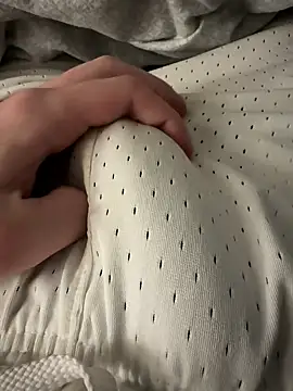 Snapshot of Thomas3325 chatting on October 31, 2025, 4:02 am Thomas3325 online show from October 31, 2025, 4:02 am