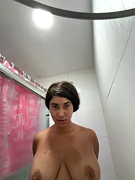 LuckyKhloe online show from September 30, 2025, 2:27 am