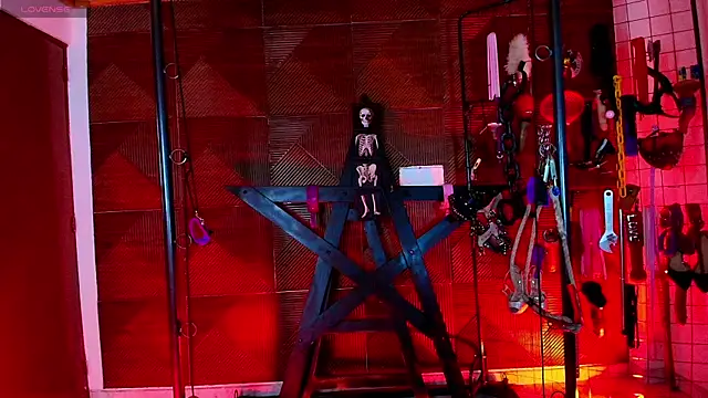 Misstresss aurora bdsm online show from April 14, 2026, 1:28 pm