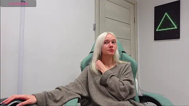 Laura Chaplin online show from September 28, 2025, 5:46 am