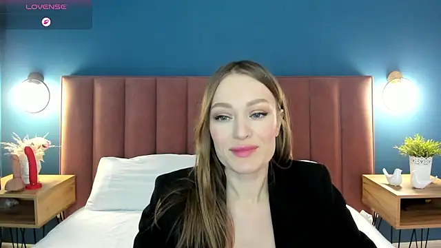 EvelynPoole online show from April 16, 2026, 1:39 am