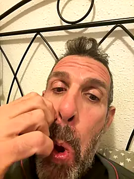 gigolobcn online show from December 4, 2025, 5:32 pm