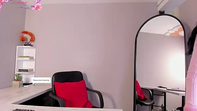 Emma  clark  online show from September 28, 2025, 11:26 am